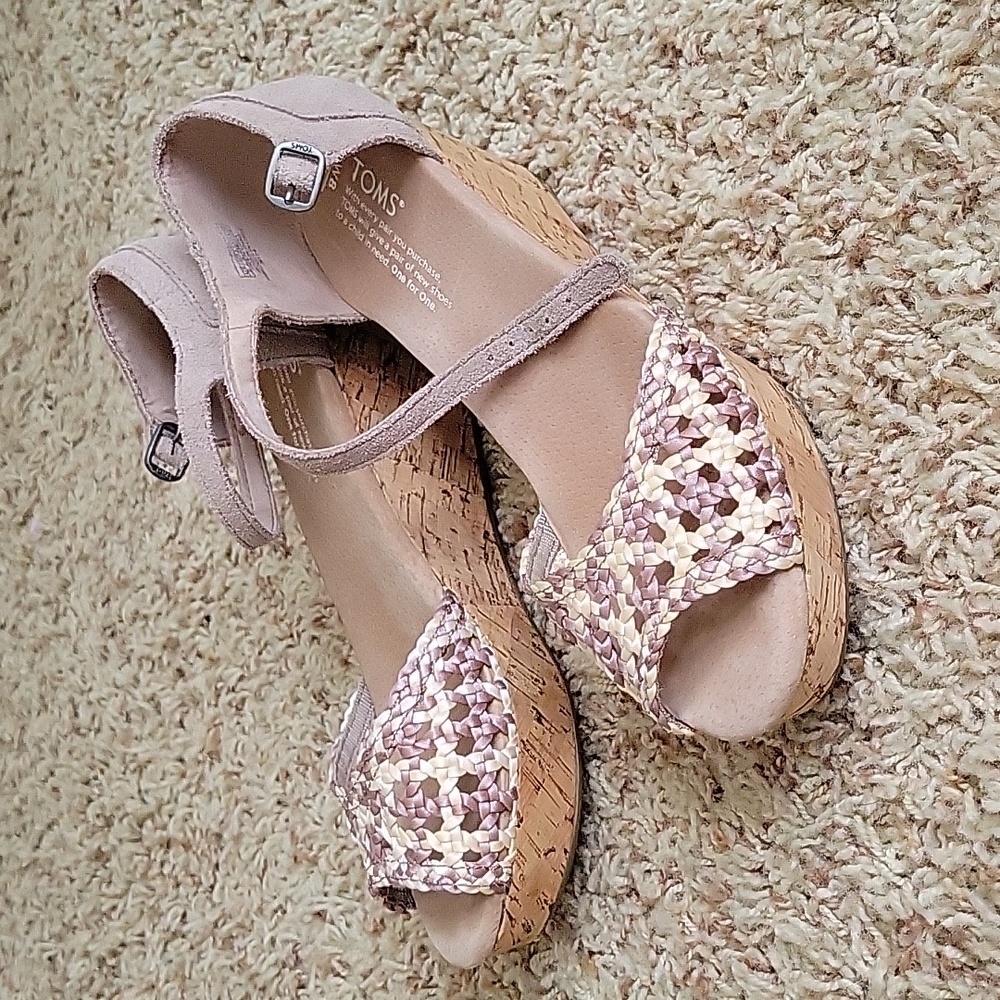 TOMS wedges
